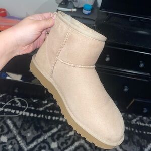 Mini II UGG in the color Sand
